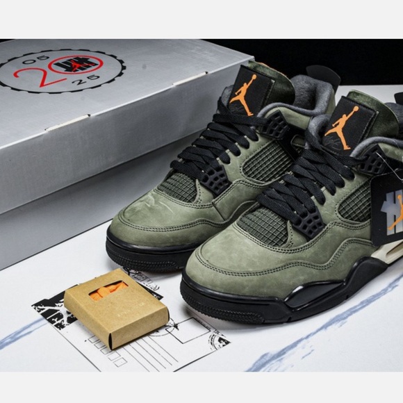 Jordan 4s undefeated dead stock NWT size 12m Sneakers in Green and Black - Picture 4 of 13